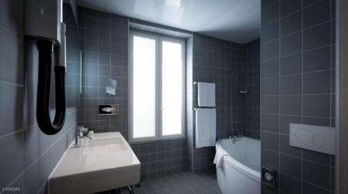 Hotel Mirabeau Eiffel - Room Features and Amenities