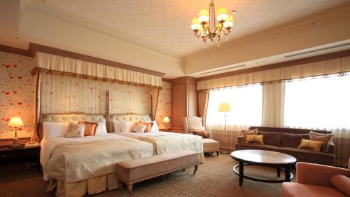 Hotel Monterey Grasmere Osaka - Room Amenities and Features