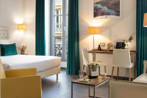 Hotel Nice Azur Riviera - Location and Guest Experiences
