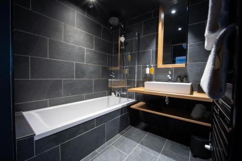 Hotel Restaurant Le Monétier - Accommodation Options Available