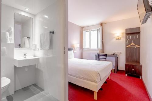 Hotel Senia - Nearby Attractions and Accessibility