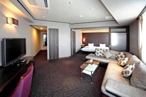 Hotel Sunplaza Osaka Sakai Annex - Room Features and Amenities
