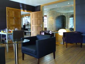 Hotel The Time to Live - Room Options and Features