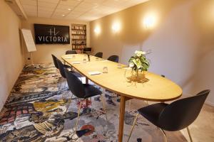 Hotel Victoria - Amenities and Services
