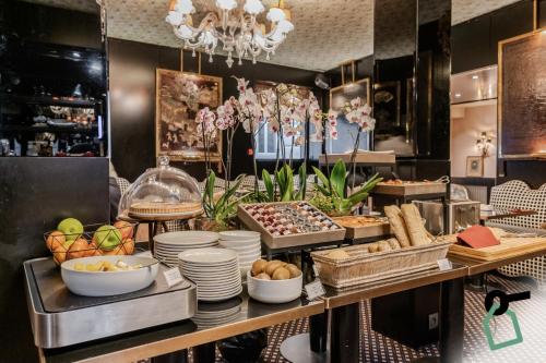 Hotiday Room Collection - Paris Arc De Triomphe - Guest Experiences