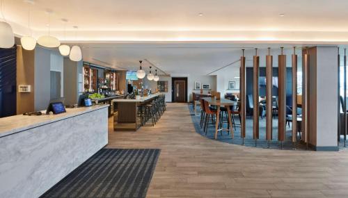 Hyatt Place London Heathrow Airport - Dining and Culinary Offerings