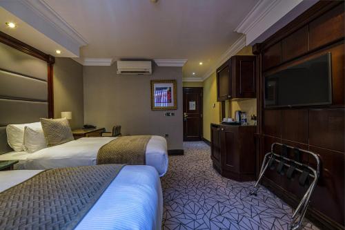 Hyde Park International - Room Features and Amenities