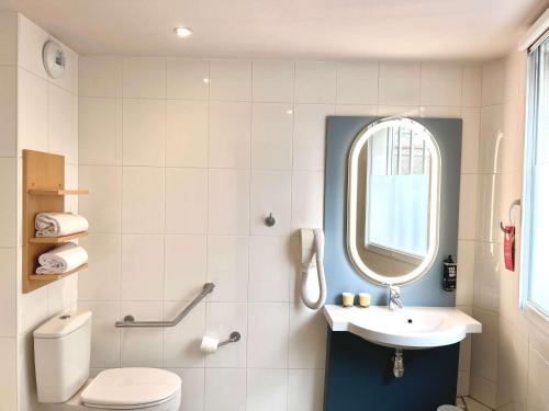 Ibis Paris Brancion Exhibition Park 15th Arrondissement - Comfortable Rooms and Amenities