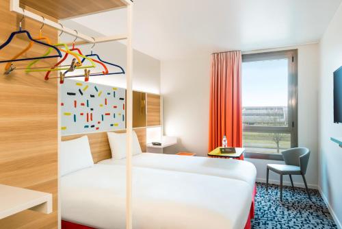 Ibis Styles Guyancourt Versailles - Accommodation and Amenities