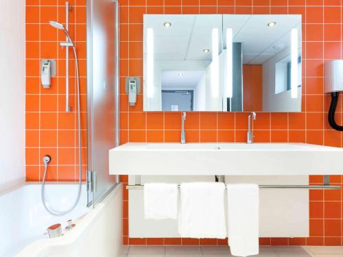 Ibis Styles Paris Porte D'Orléans - Amenities and Services