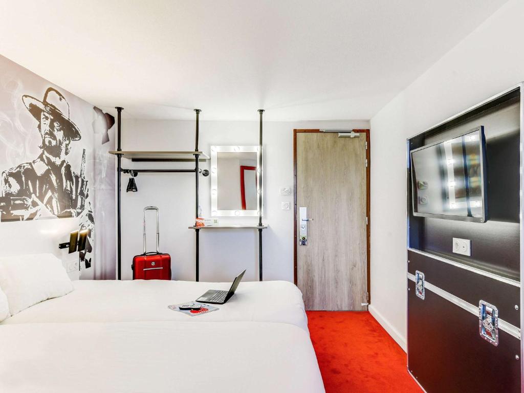 Ibis Styles Paris Saint Denis La Plaine - Parking and Transportation Options