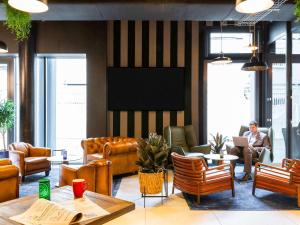 Ibis Styles Puteaux Paris La Defense - Location and Transportation