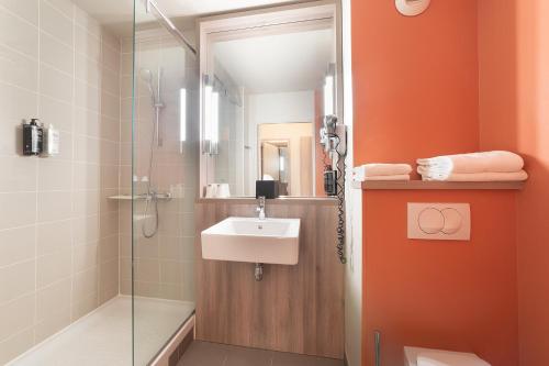 Ibis Styles Versailles Saint Quentin En Yvelines - Room Features