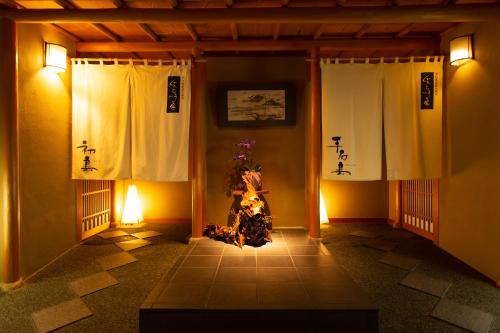 Kameya Rakan - Room Features and Amenities