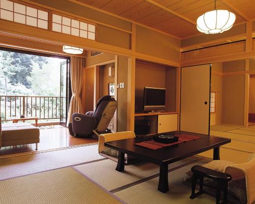 Kasuga Hotel - Facilities and Services