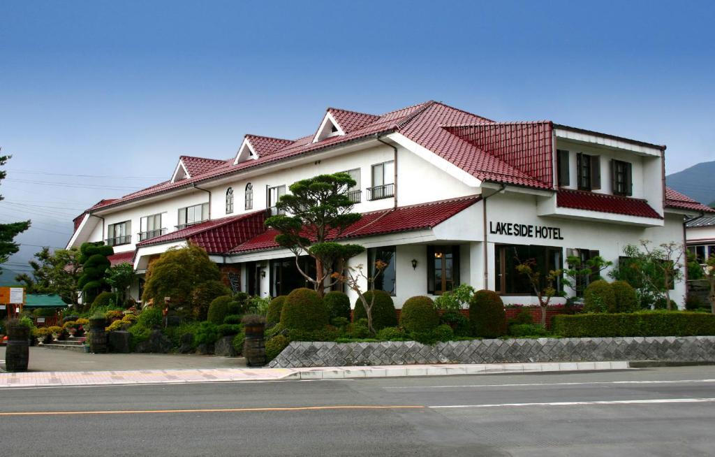 Kawaguchiko Lakeside Hotel Review