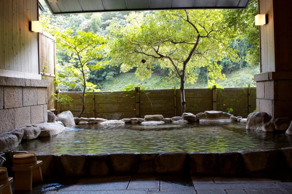 Kawayu Onsen Fujiya - Overview and Location