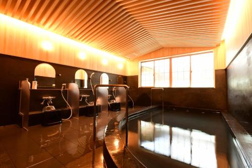 Koyasan Shukubo Ryusenin - Koyasan Mountain Lodging - Amenities and Services