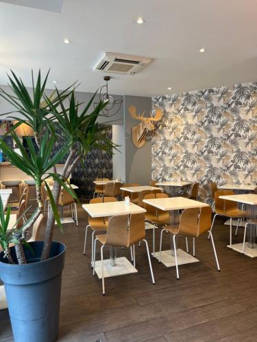 Kyriad Paris 18 - Porte De Clignancourt - Montmartre - Exceptional Room Features