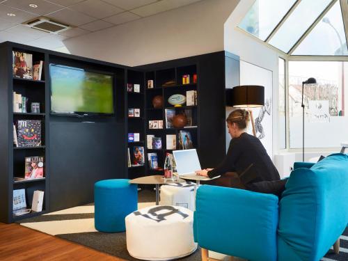 Kyriad Paris West - Colombes - Amenities and Services