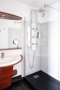 Kyriad Prestige Les Sables D'olonne - Beach - Conference Center - Guest Experience