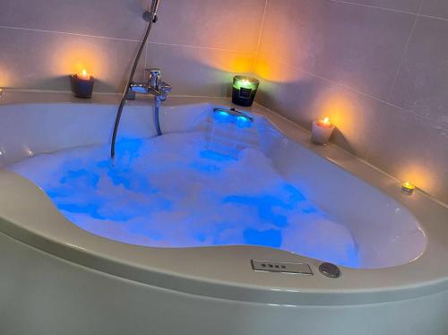 LA BADINE 5p Beach Pool Air Conditioning Jacuzzi Lush Park - Location and Accessibility