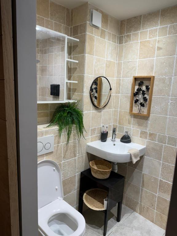 La Maison Du Soleil - Nearby Attractions and Activities