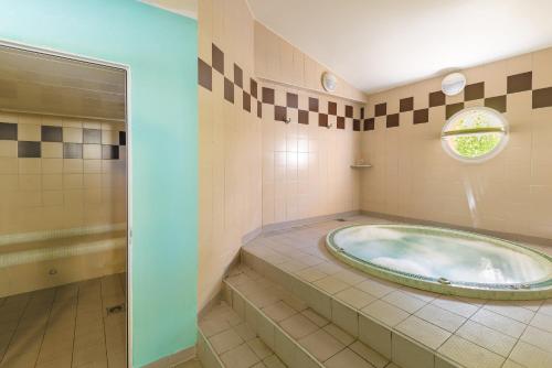 Lagrange Vacances The Terraces of Embiez - Dining and Kitchenettes