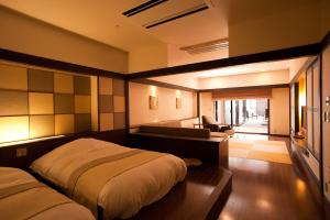 Lake Shikotsu Tsuruga Resort Spa Mizu No Uta Review - Dining Options