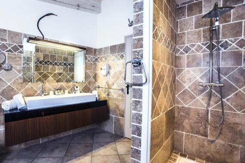 Le Roc E Fiori Hotel - Territory - Room Accommodations