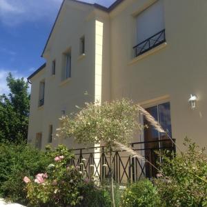 Léa of Paris - Accessibility and Transportation