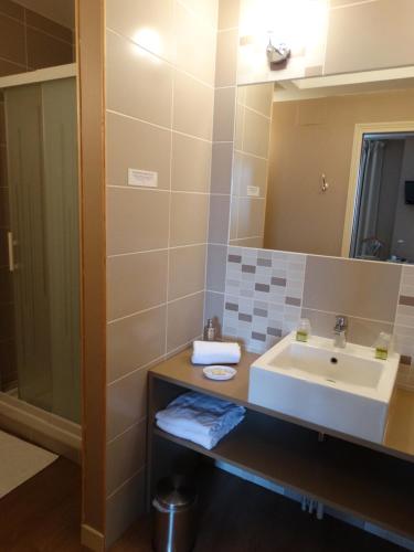 Logis Auberge Du Valburgeois - Amenities Overview