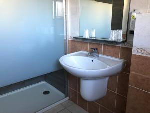 Logis - Hostellerie Le Chatel Nangis - Location and Accessibility