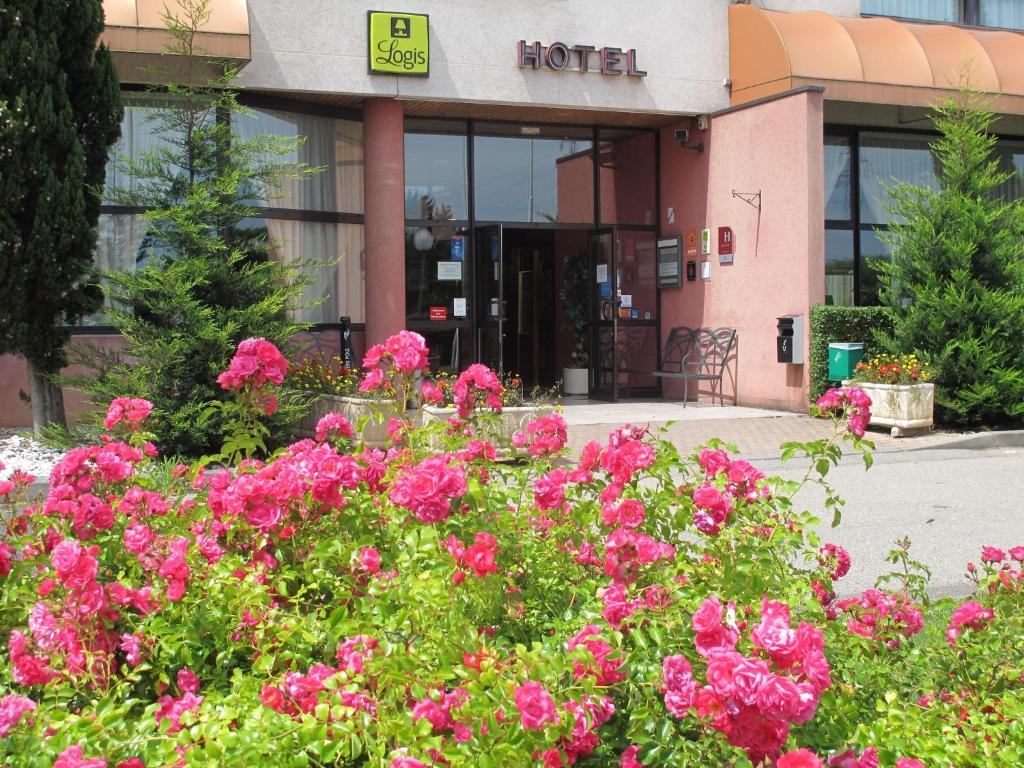 Logis Lyon East Porte De L'Ain - Spacious Accommodations