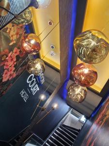 London Court Hotel - Amenities and Services