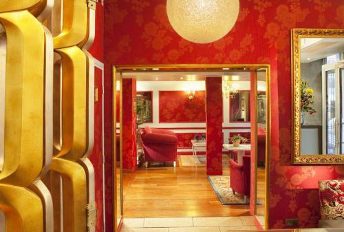 Louvre Bons Enfants Hotel - Convenient Facilities and Amenities