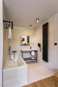 Louvre Hotel - Guest Experience