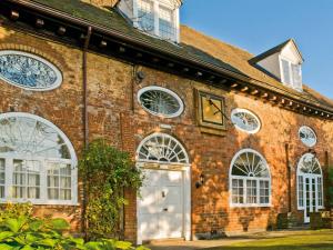 Macdonald Alveston Manor Hotel & Spa - Facilities and Amenities Offered