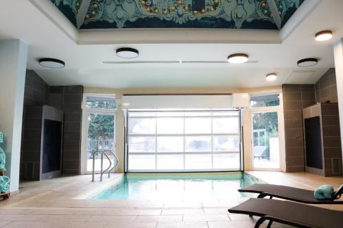 Mercure Château De Fontainebleau - Amenities and Services