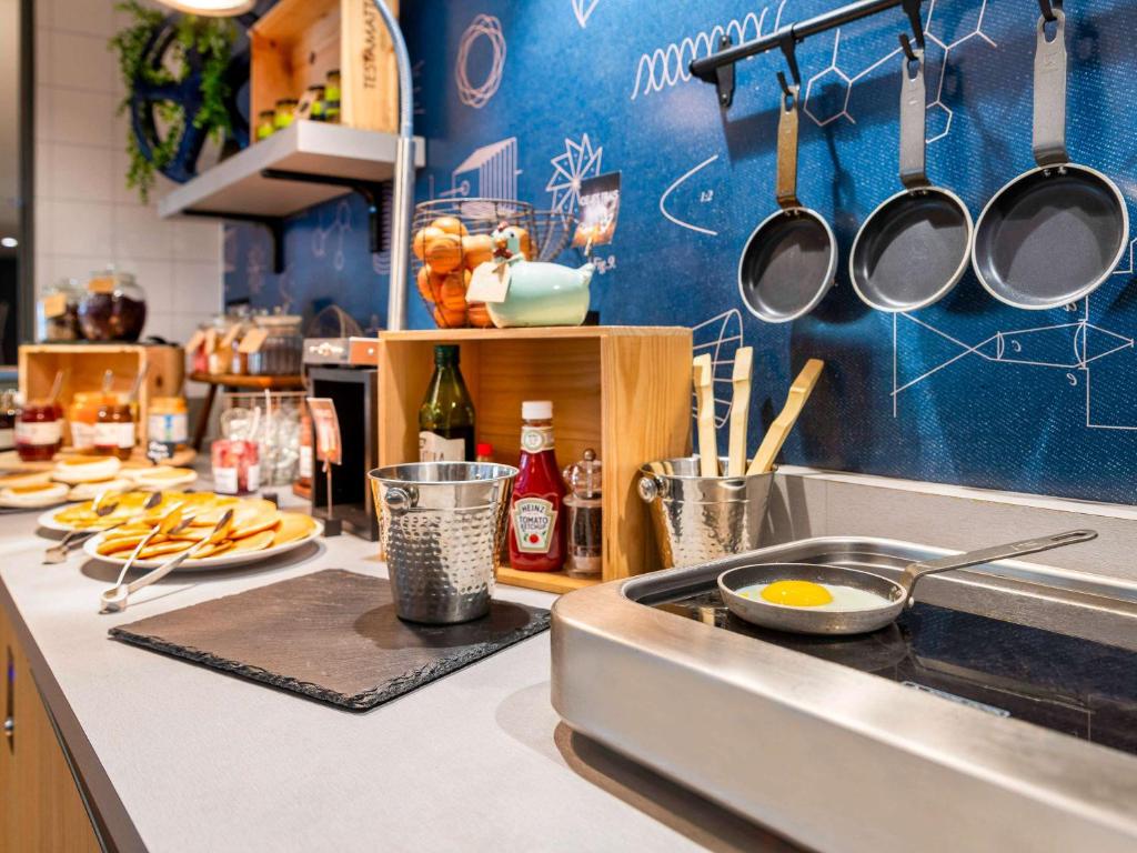 Mercure Hotel Lyon Centre Lumiere - Dining and Amenities