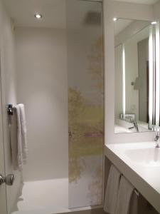 Mercure Hotel Mâcon Riverside Saône - Guest Rooms and Accommodations