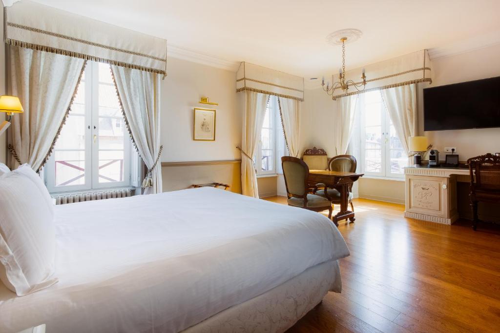 Mercure Moulins Centre Hotel De Paris - Location and Accessibility