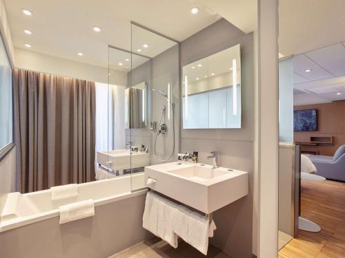 Mercure Paris Arc De Triomphe Etoile - Dining Options