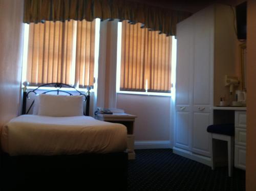 Mermaid Suite Hotel - Dining Options Available