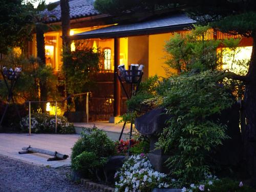Momoyama - Accommodation Details