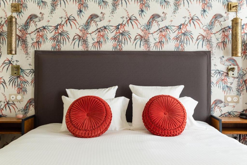 Moris Grands Boulevards - Exploring the Surrounding Area