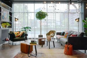Moxy Bristol - Room Features and Comforts