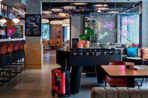 Moxy Paris Bastille - Comprehensive Facilities and Amenities