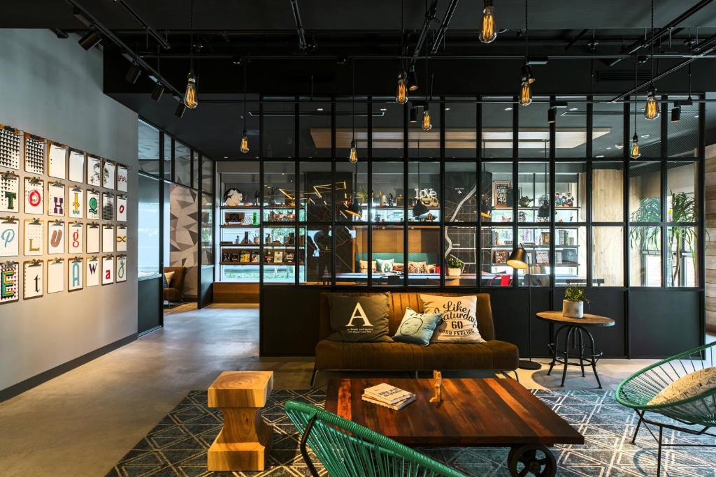 MOXY Tokyo Kinshicho - Rooms and Guest Experiences