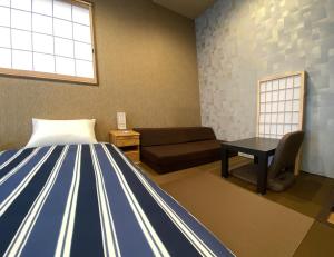 My Home Inn Izumisano - Room Amenities and Comforts